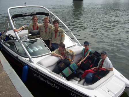 Gruppenbild auf dem Boot der Luxemburger